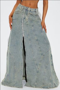 Fashion nova denim skirt size small