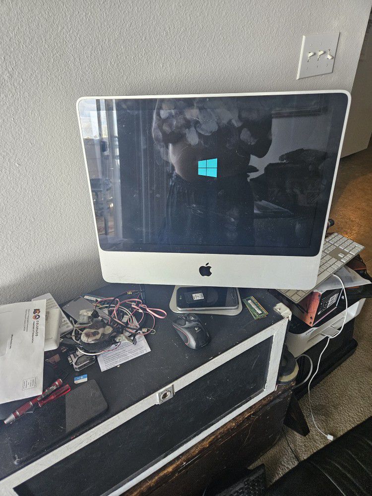 Apple Desktop. 