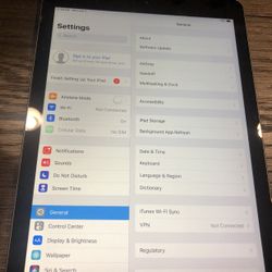 Apple iPad 5th Gen - 128GB - 9.7” screen - WiFi - Condition 10/10 - Cash or Trades