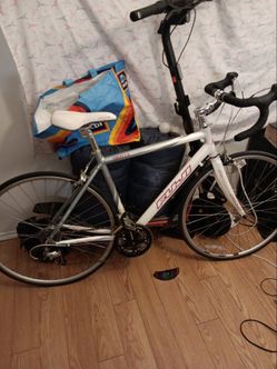 Fuji  bike finest 2.0 white and gray with pink trim