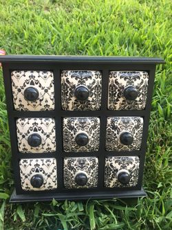 Jewelry dresser