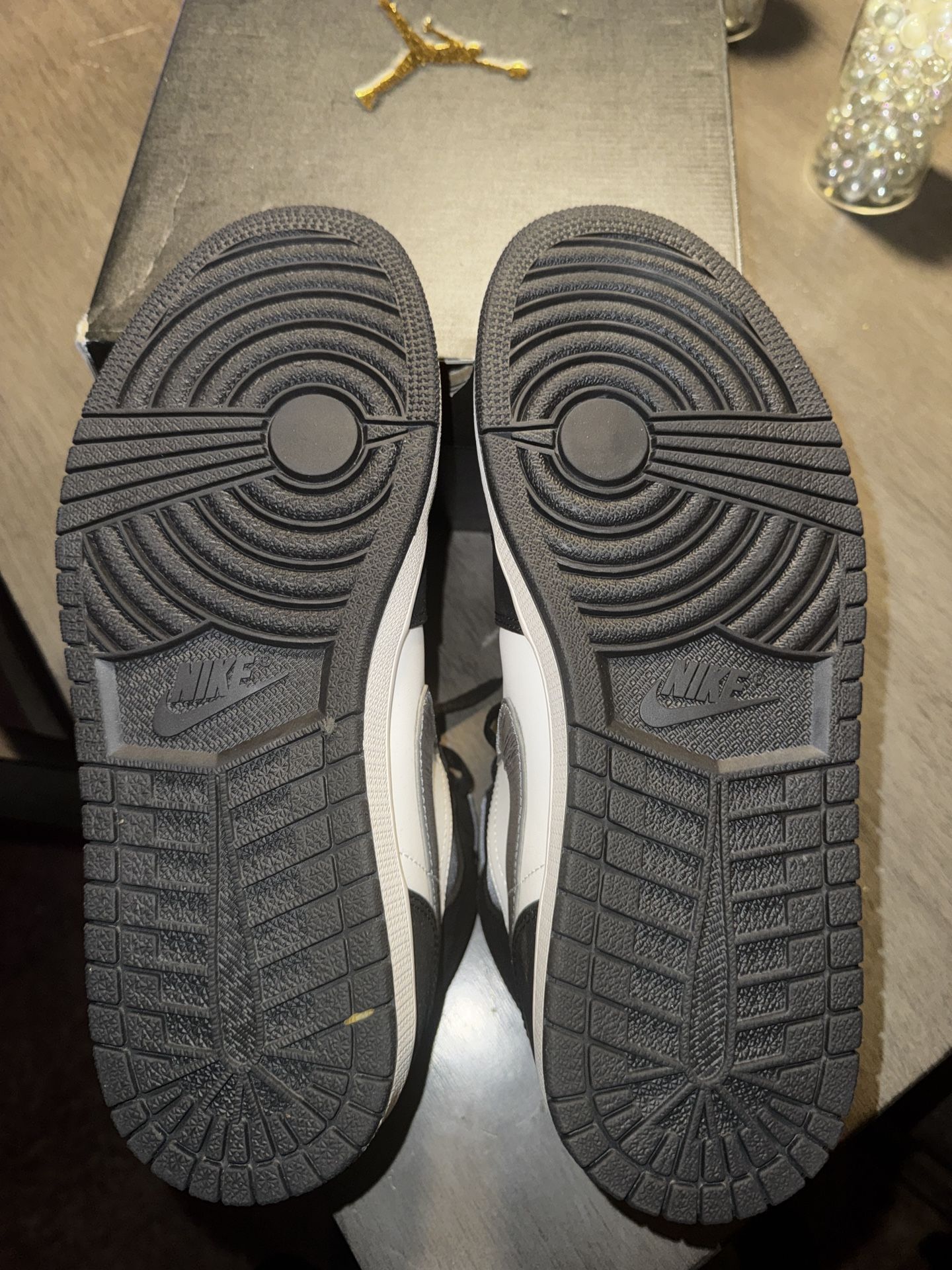 Jordan 1 Mid Satin Grey Toe