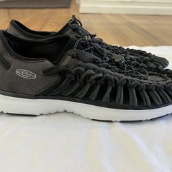 KEEN Men’s Uneek 02 Sandal NWOB SZ 10.5