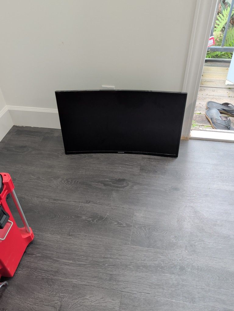 Samsung 27" Curved Monitor 