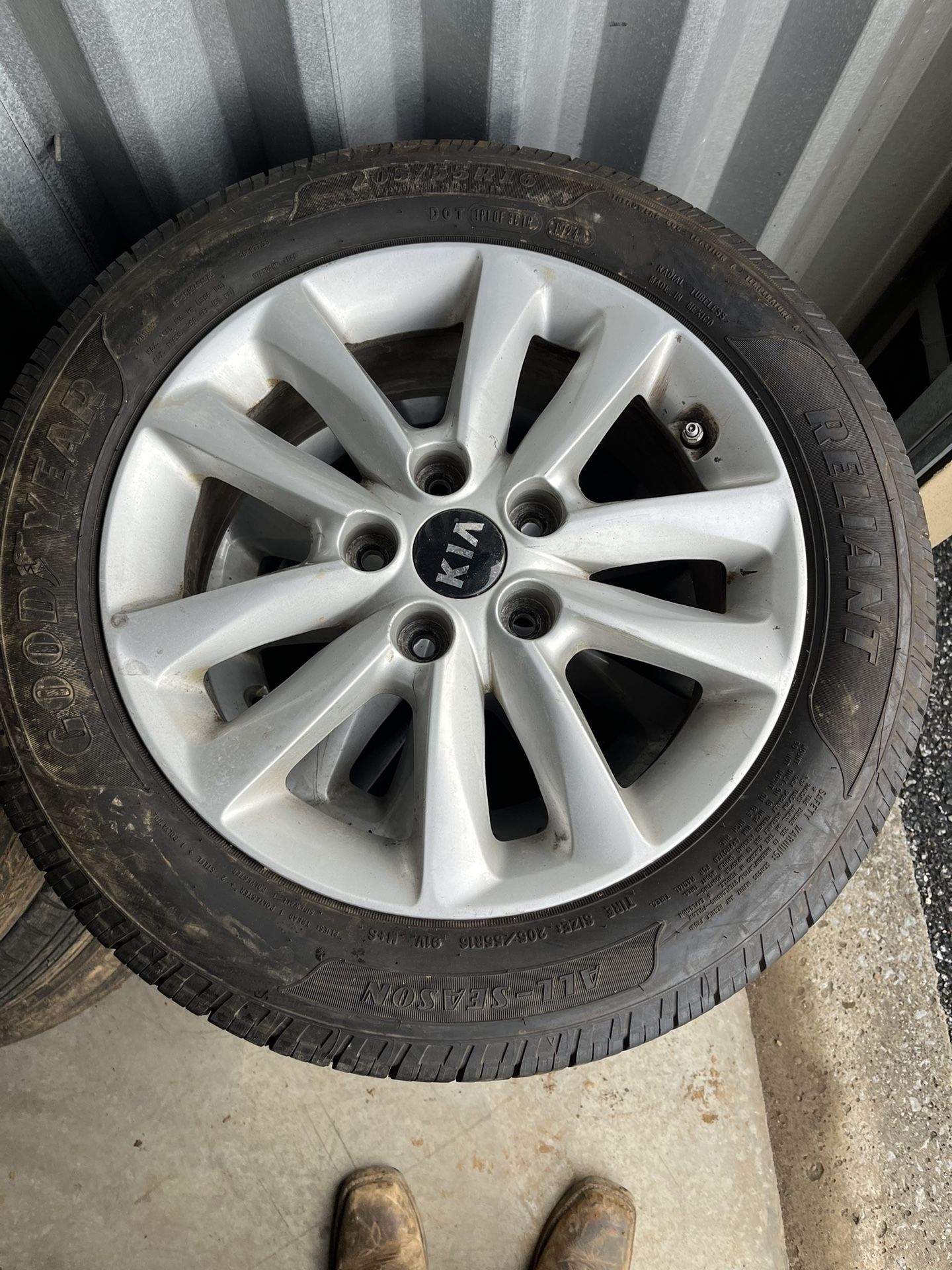 3 Kia Wheels