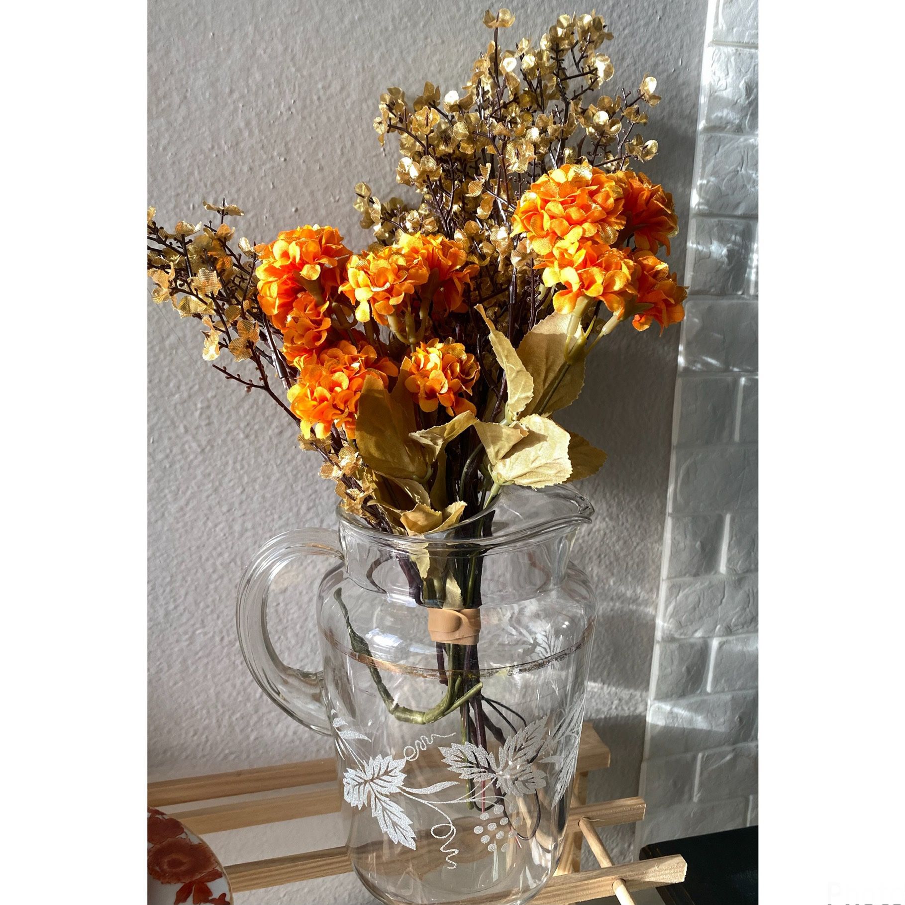 🌿 Vintage glass pitcher