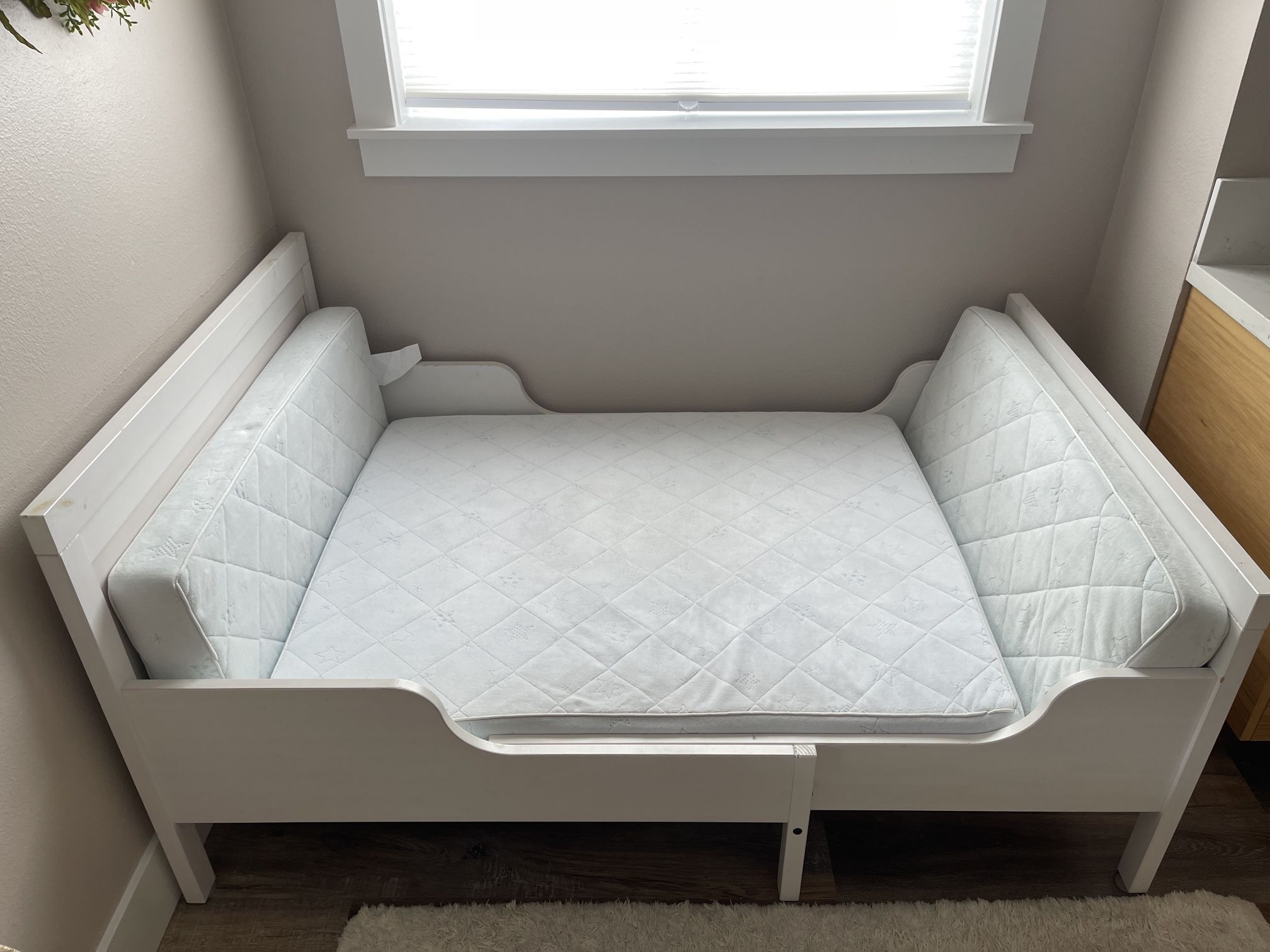 BED FRAME WITH SLATTED BED BASE WHITE-180$