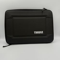 Thule Guantlet Laptop Case
