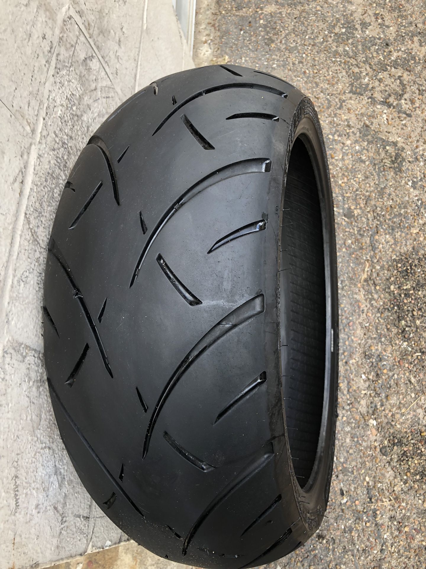 240/40/r18 Metzeler Rear Motorcycle Tire