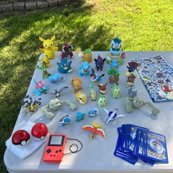 Pokémon Collection: Figurines, Cards, Etc. 