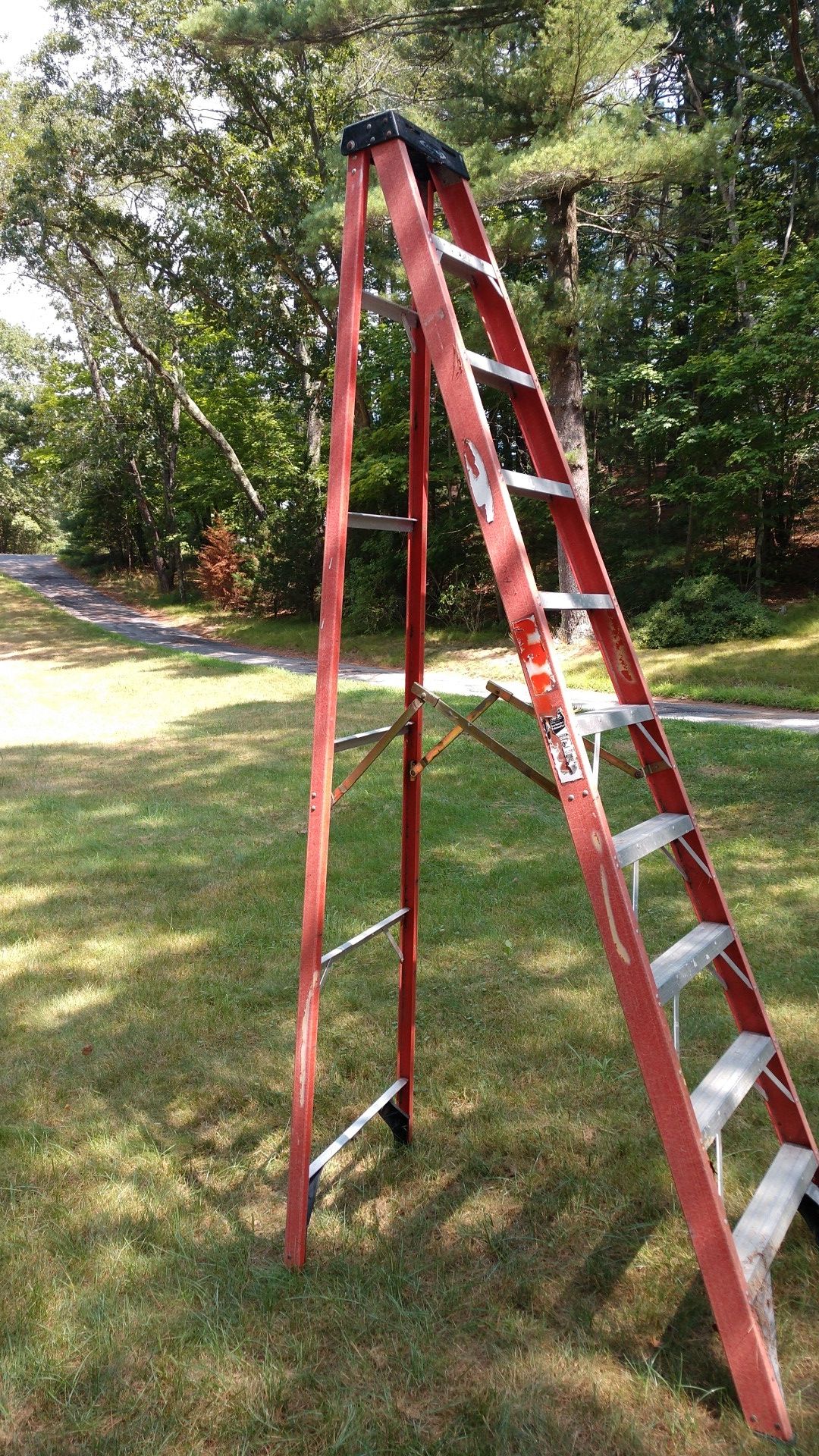 10 foot fiberglass step ladder for Sale in Carver, MA - OfferUp
