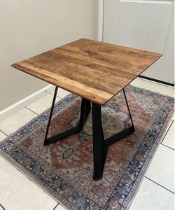 Table by Scandinavian Designs