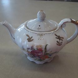 GORGEOUS LOOKING VINTAGE MUSICAL TEA pot