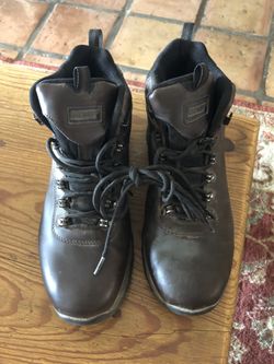 New Leather hiking boots 🥾 light and very comfortable size 11
