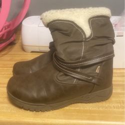 Totes Snow Boots Size 8 Woman’s 