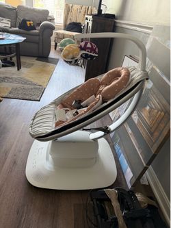Brand new 4moms automatic baby rocker