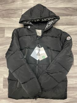 Moncler Black Short Down Puffer Jacket – Men’s Medium – New / Never Worn