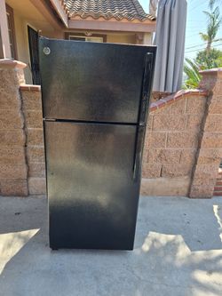 29X32X67 GE FRIDGE 17CUFT BLACK 3MONTHS WARRANTY DELIVER INSTALLATION