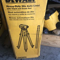 Dewalt DW096PK Heavy Duty 26x Auto Level W/Tripod