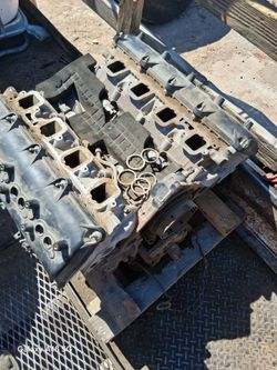 Parts From 06 Jeep Grand Cherokee 5.7 hemi Read Description