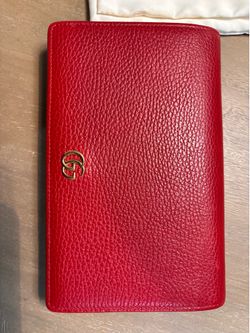 Gucci wallet on a chain (Like brand new)