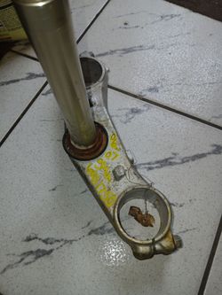 06-07 Suzuki GSXR 600 750 OEM Lower Triple Tree S3750