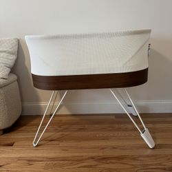 Happiest baby Snoo Smart Sleeper Bassinet 