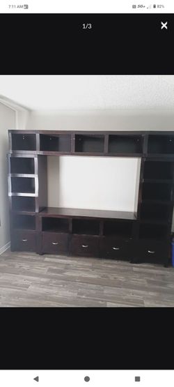 Entertainment center