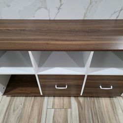 Like New Oversize Desk With Two Side Filing Cabinets.