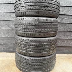 255/45/19. Set de cuatro llantas Marca Continental Con 80% De Vida Las 4