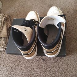 Air Jordan 1 MID SE Metallic Gold Black White