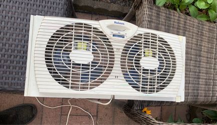 Homes twin 2 speed fan for parts one fan working only