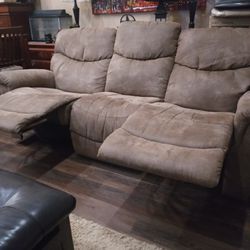 La-Z-Boy  Reclining  Couch 