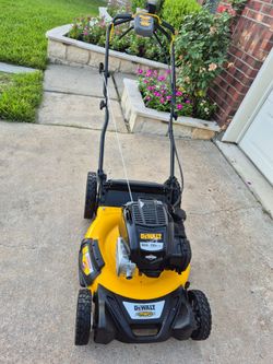 Dewalt gas mower 7.25ft 163cc self propelled RWD working very well trabajando super bien