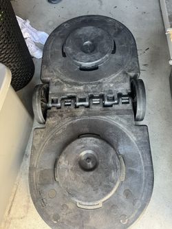 Rubbermaid Trash can Dolly