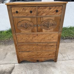 6 Drawer Vintage Dresser !