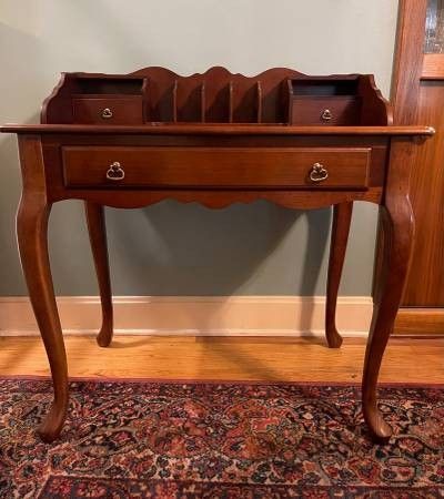 Sweet Anne Style Desk