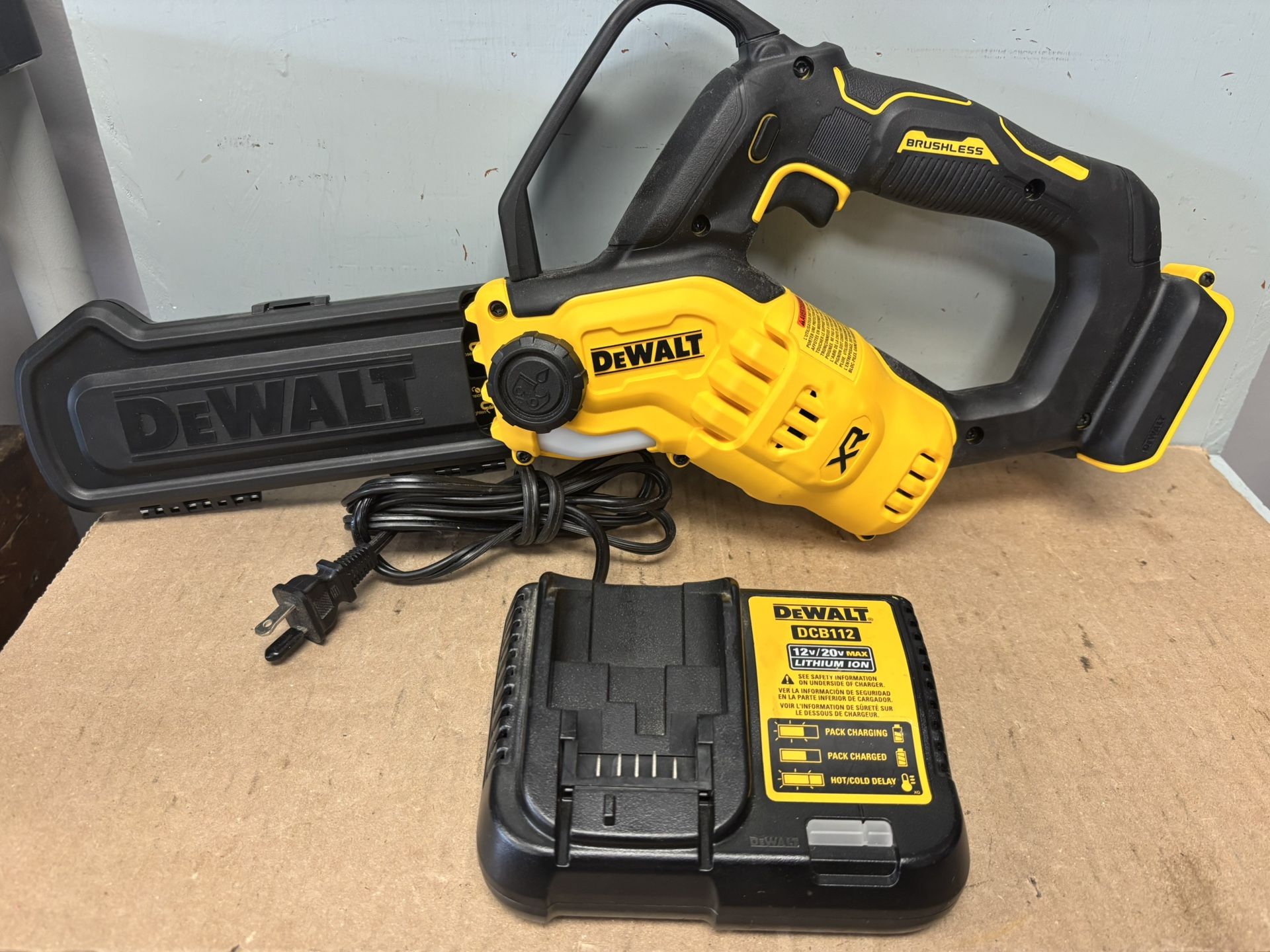 Dewalt 20V Max 8” Brushless Cordless Pruning Chainsaw DCCS623