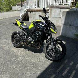 Kawasaki Z 900 Black And Green 