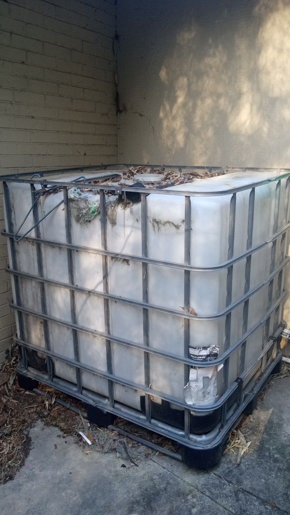 275 Gallon Water Tank