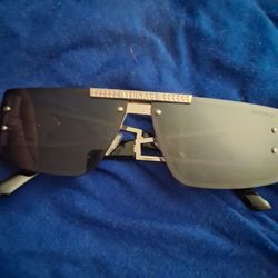 $400 VERSACE SUNGLASSES $400 OBO MAKE OFFER TRADE LOOK UP PART NUMBER N PICS