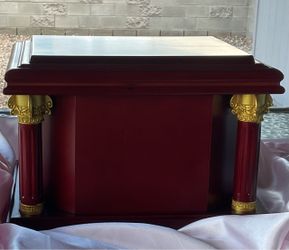 Cherrywood Adult Urn w/Pillars