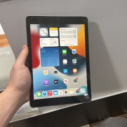 iPad 5th Generation Wifi Only 32GB Used 