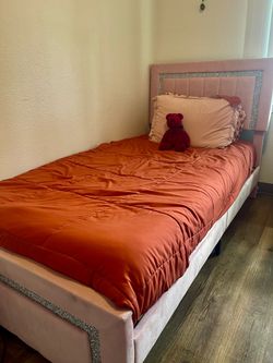 Queen bed Used  like new