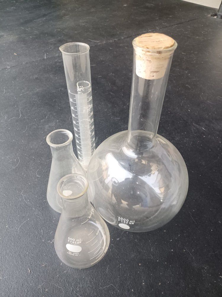 Pyrex Lab Glassware 5 Piece Flask Cylinder