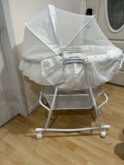 New Dream On Me Portable 2-1 Bassinet and Cradle