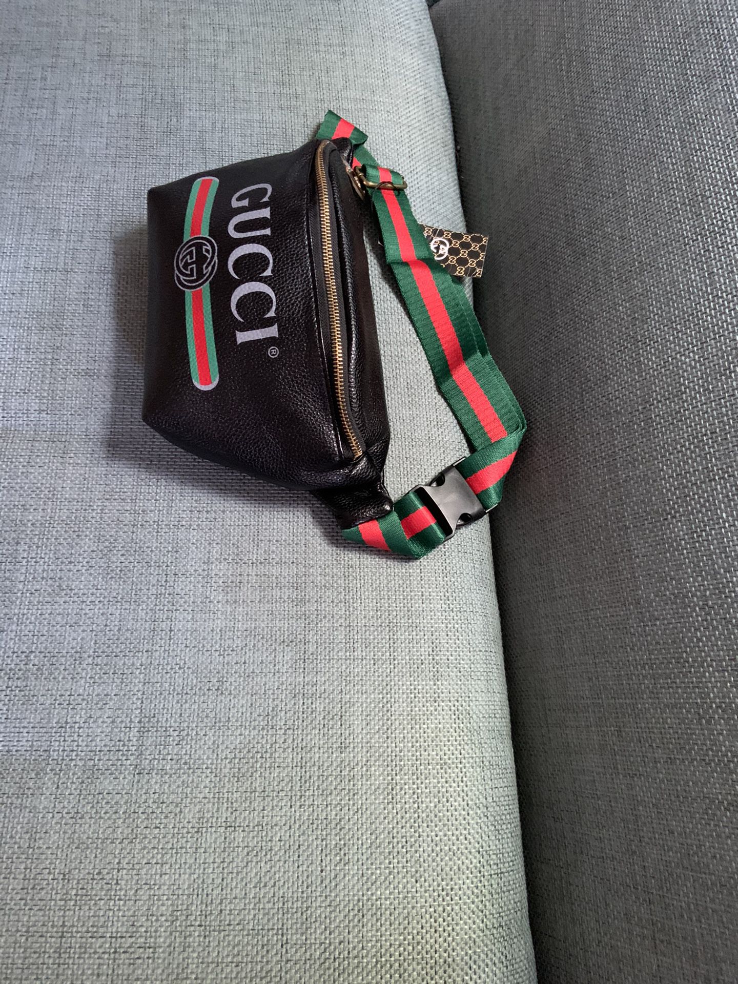Gucci supreme waist chain belt purse handbag sunglasses case wallet handbag gold brass monogram black leather cross body gym bag pack