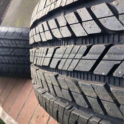 2025 Toyota Tundra OEM like brand new Wheels 265/70/18 with like brandBridgestone Dueller H/T Tires