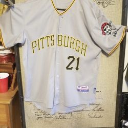 Fit Too Small   Pirates Jersey Throw Back   Roberto Clemente  