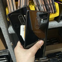 Samsung Galaxy S9 plus 64gb Factory Unlocked Comes with store warranty 